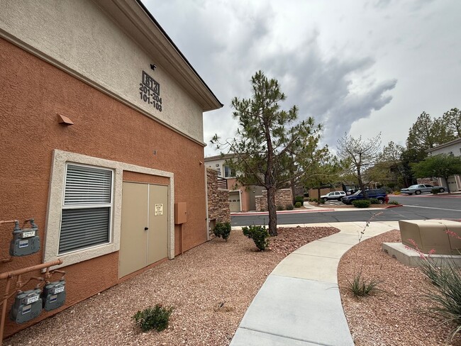 Building Photo - 813 Peachy Canyon Cir