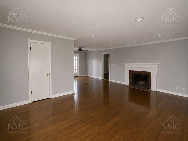 Building Photo - 4247 E Ridge Dr