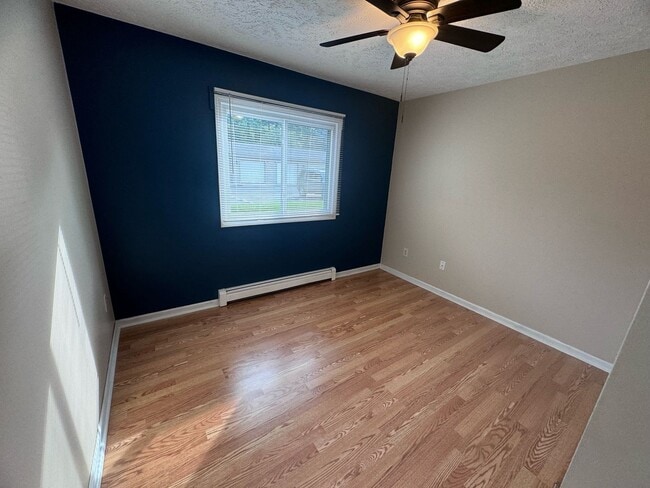 Building Photo - 3 BEDROOM CONDO WITH A 1 CAR GARAGE AND INCLUDES UTILITIES!