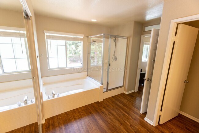 Building Photo - Gorgeous upgraded 4 bed 2.5 bath 2,216 sqft home with Remodeled Kitchen, Hardwood Floors, Tesla S...