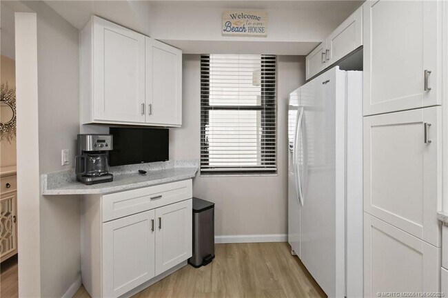 Building Photo - 9650 S Ocean Dr