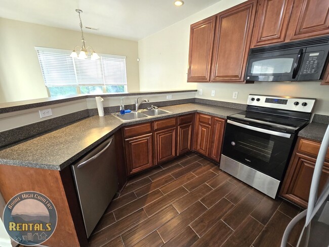 Building Photo - 194 Azor Ct