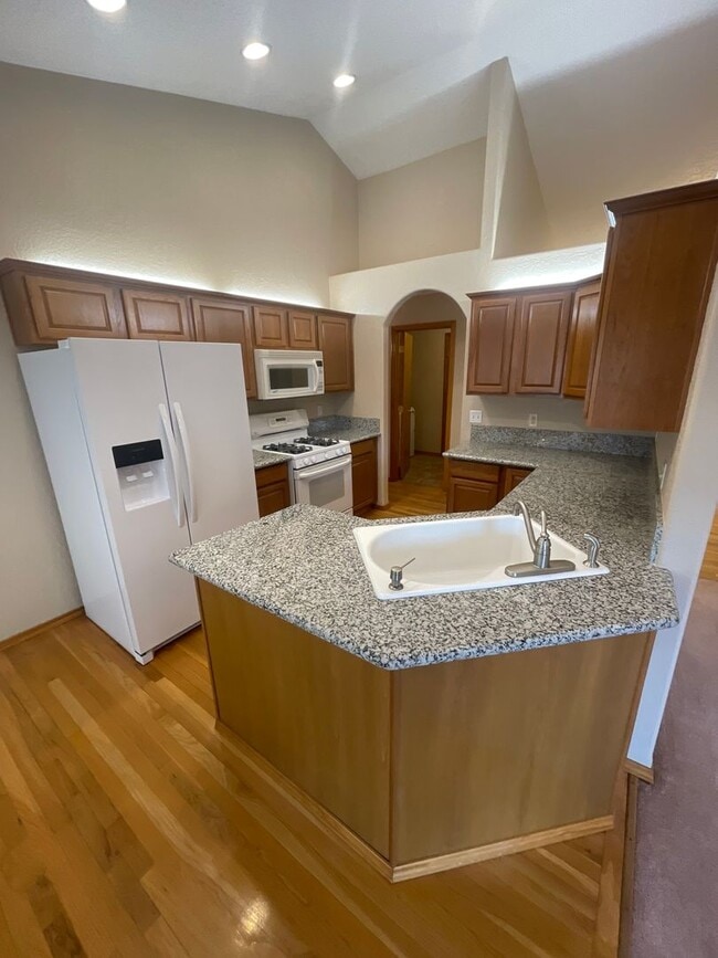 Building Photo - 3 Bedroom home in Albany!