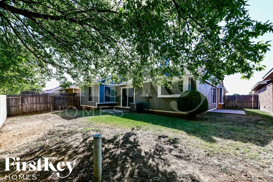 Building Photo - 529 Valley Spring Dr