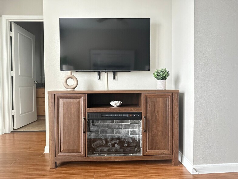 Building Photo - 800 Town and Country Blvd