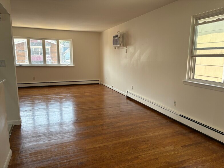 Building Photo - 224 71st St