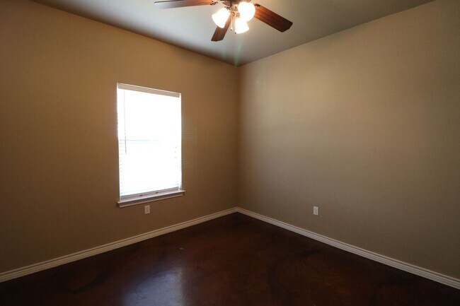 Building Photo - Stoneridge 502