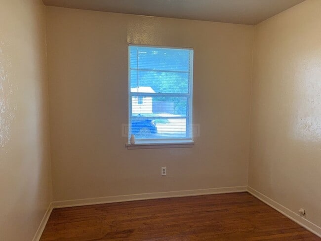 Building Photo - 110 Bybee Ct