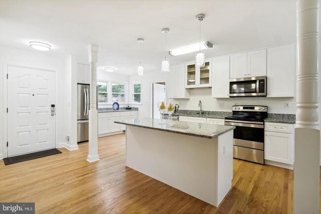 Building Photo - 1702 Franwall Ave