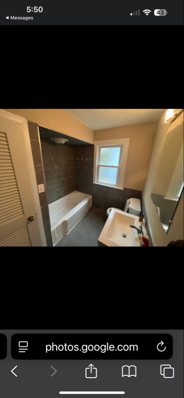 Building Photo - 5073 Greenhurst Dr