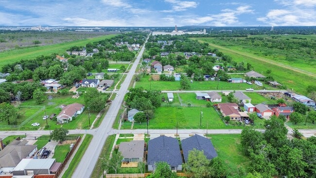 Building Photo - 9806 Nedwald St