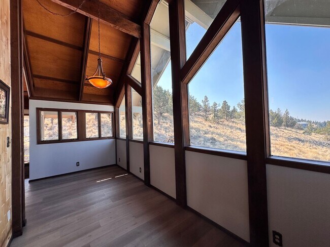 Building Photo - 10747 SW Mintken Ln