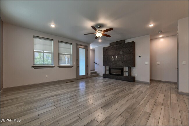 Building Photo - 312 Vin Almoradi Ct