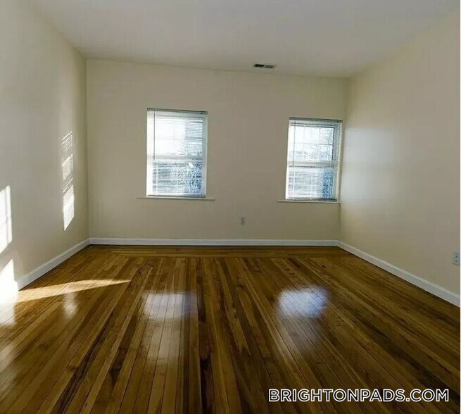 Building Photo - 34 Bentley St