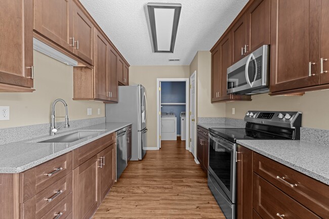 Building Photo - 104 Monterey Cir