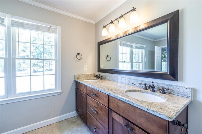 Building Photo - 1093 Wash Lee Dr SW