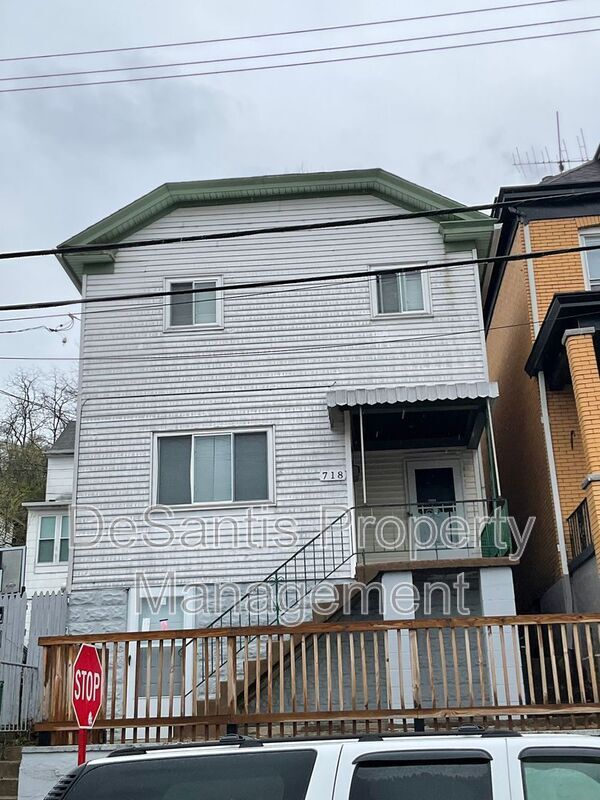 Building Photo - 718 Ridge Ave