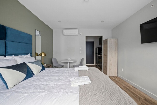 Building Photo - 89 Cottage St