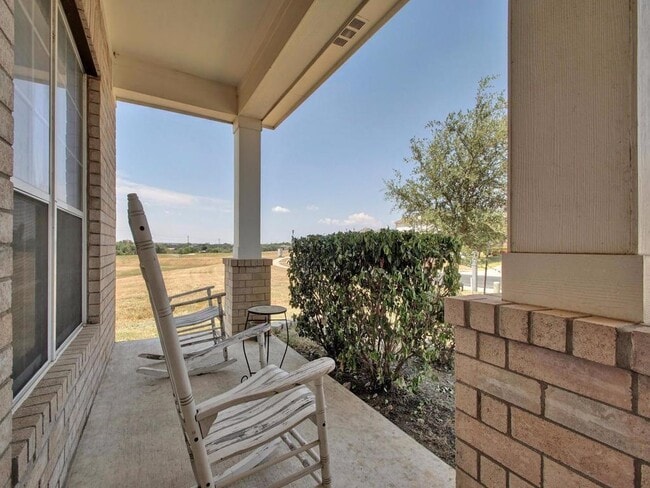 Building Photo - 15104 Fernhill Dr