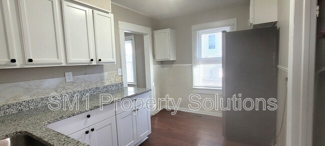 Building Photo - 2021 Pine Bluff St