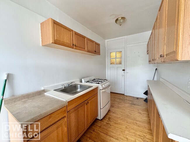 Building Photo - 6540 N Lakewood Ave