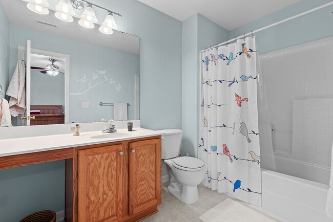 Building Photo - Spacious Single Family Home: Available July 10th