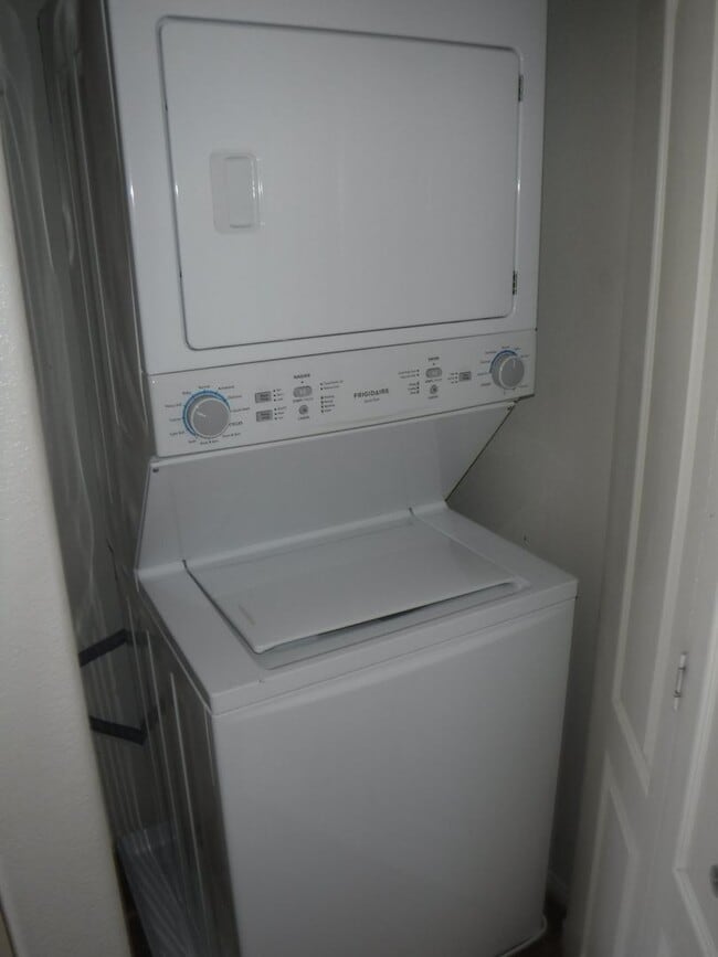 Building Photo - SECOND STORY CONDO IN GATED COMMUNITY WITH...