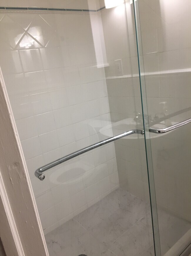 Building Photo - 2807 Ontario Rd NW