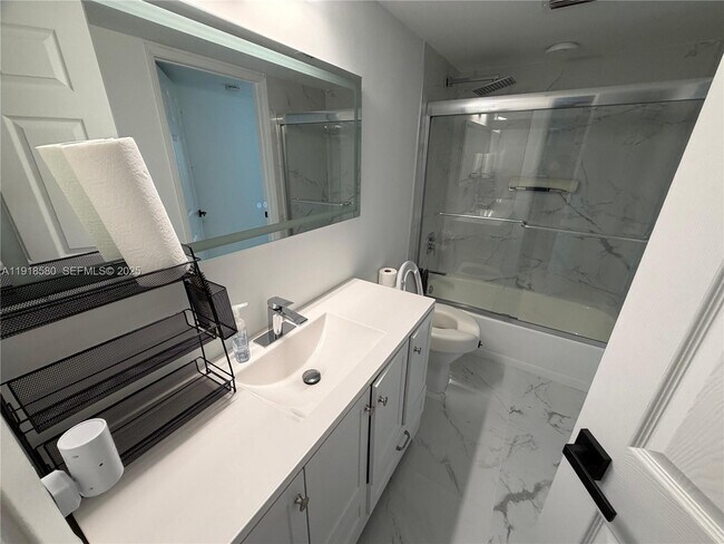 Building Photo - 7290 Kinghurst Dr