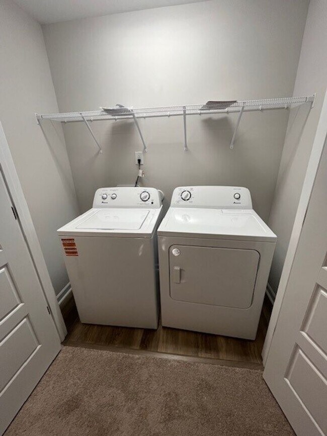 Building Photo - Brand New 3 bedroom 2.5 bath townhome in Leland area