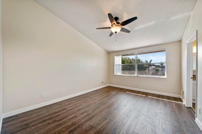 Building Photo - 1132 W Lakes Dr