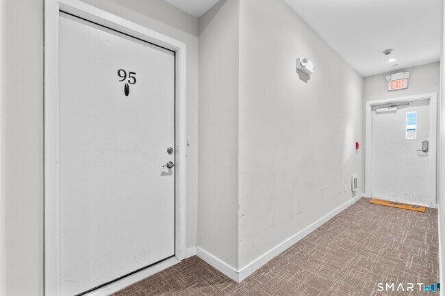 Building Photo - 95 Harbour Close