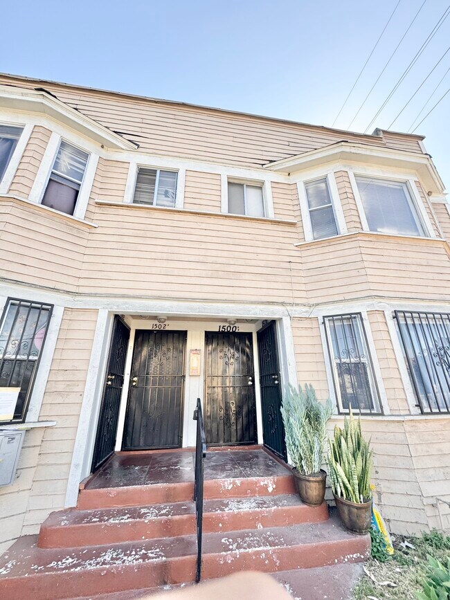 Building Photo - 1500 1/2 E. 23rd St