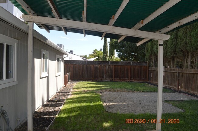 Building Photo - 632 Walnut Ave