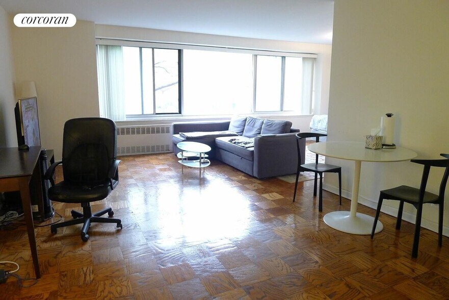 Building Photo - 400 Central Prk W