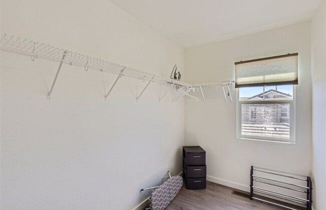 Building Photo - Huge room in a large shared home, private ...
