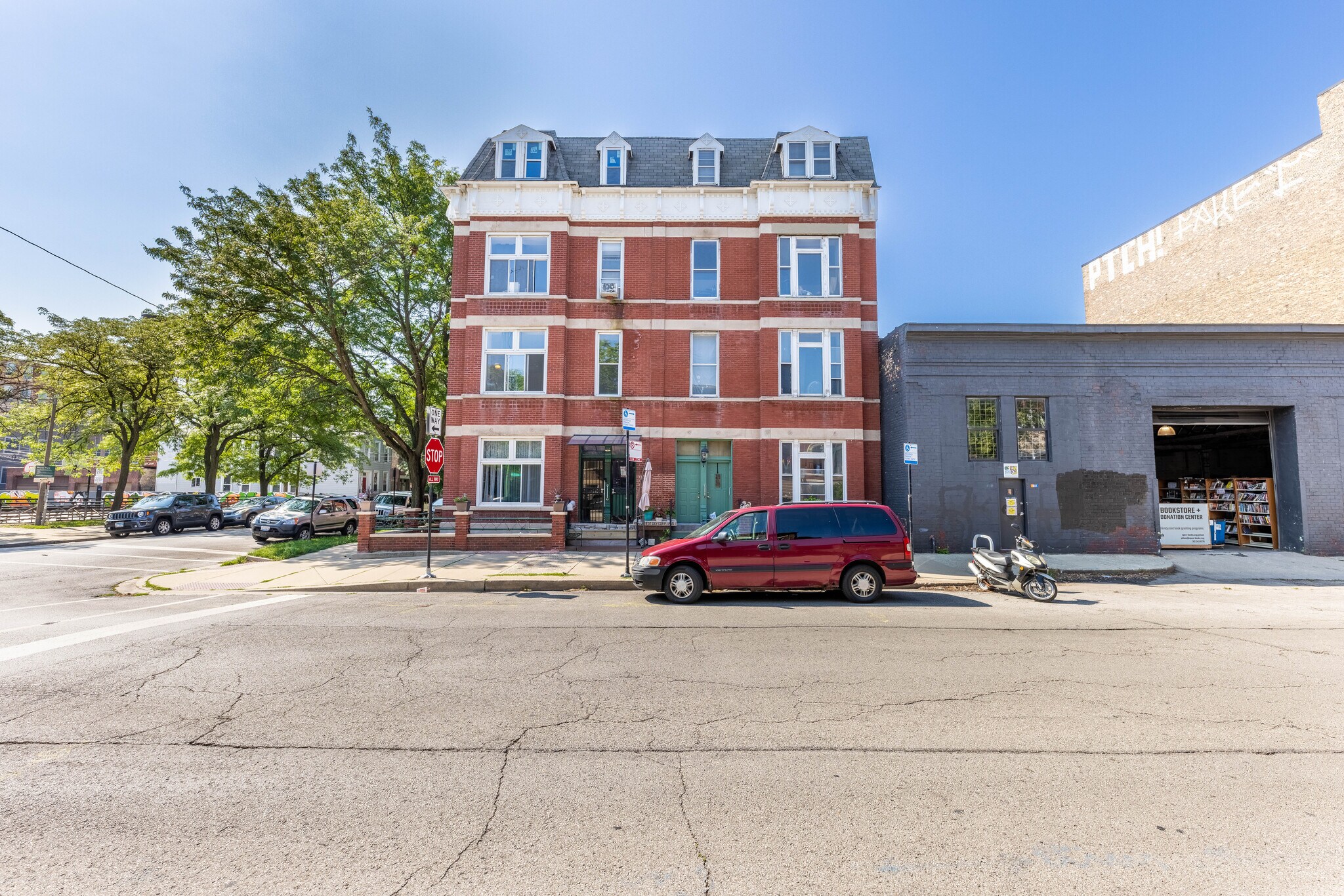 Building Photo - 901 W 19th St