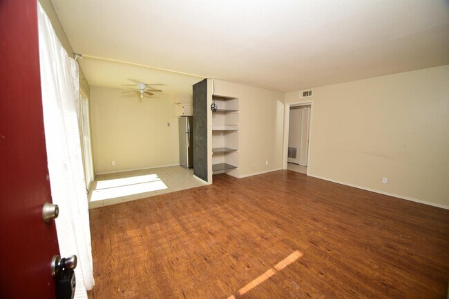 Building Photo - 4750 W 68th St S