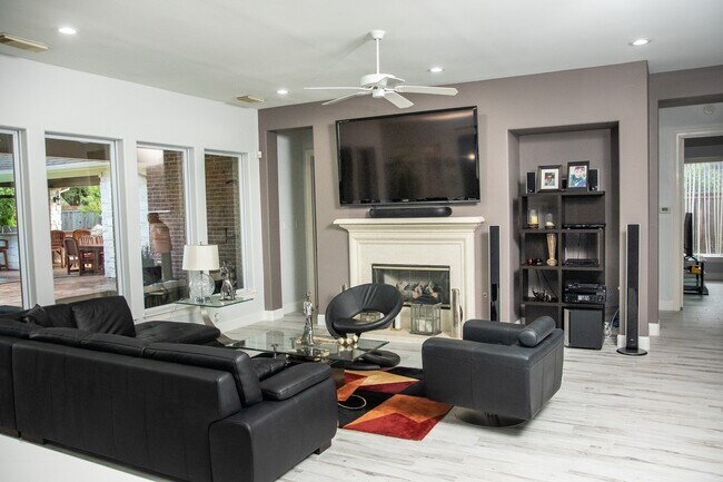 Building Photo - 3039 Bonnebridge Way Blvd