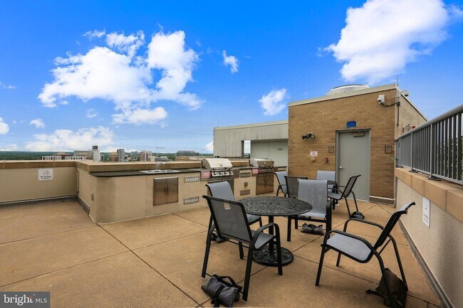 Building Photo - 5750 Bou Ave