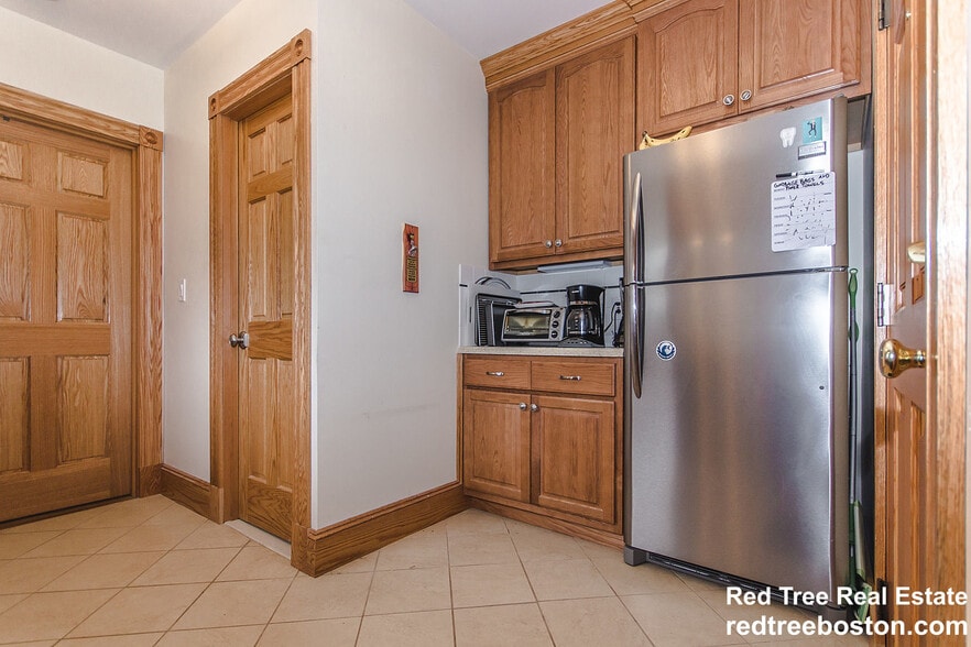 Building Photo - 14 S Russell St