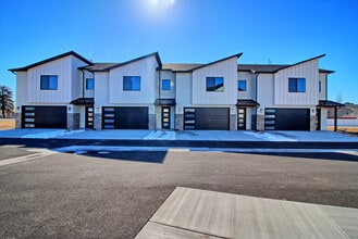 Building Photo - 681-628 28 Rd