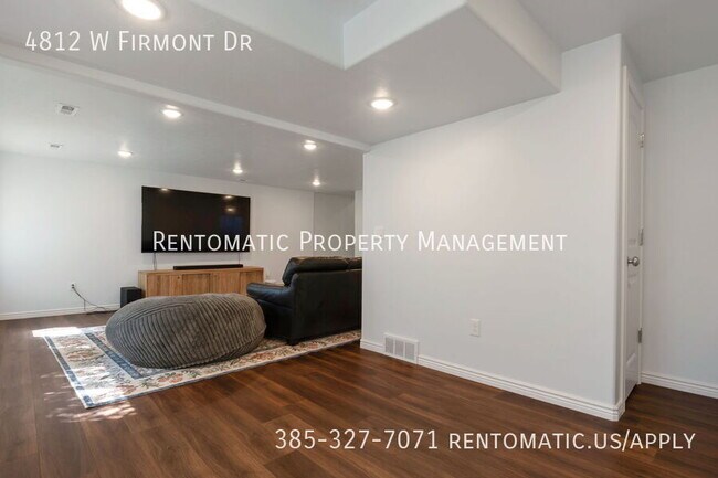 Building Photo - 4812 Firmont Dr
