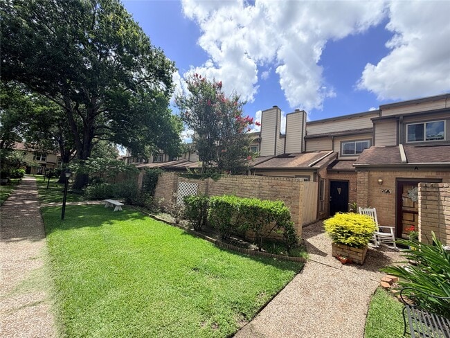 Building Photo - 726 Country Pl Dr