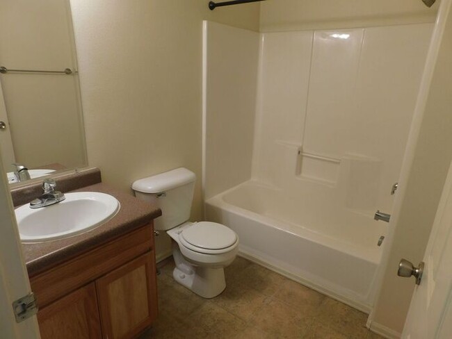 Building Photo - Comfortable 4-Bedroom Home with Great Outd...