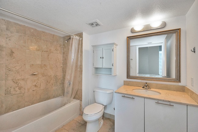 Building Photo - 1800 N Bayshore Dr