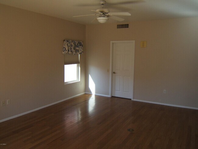 Building Photo - 15015 W Heritage Dr