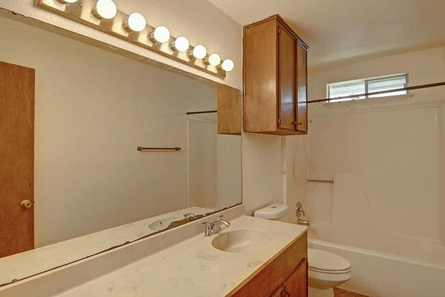 Building Photo - 11401 Woodway Creek Dr