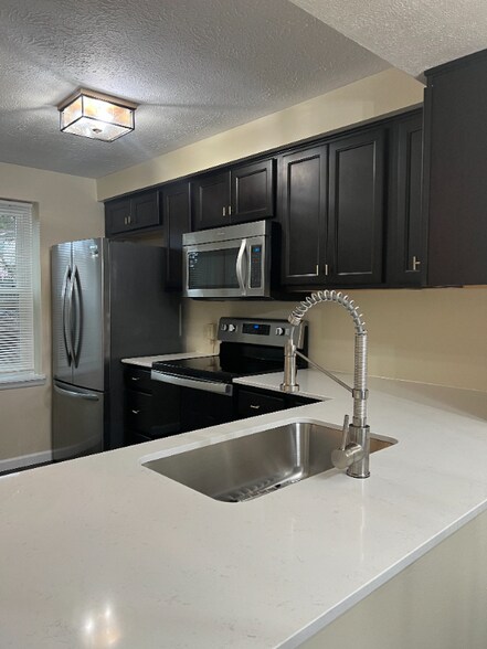 Building Photo - 378 Scott Ln