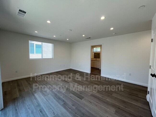 Building Photo - 12680 Bradley Ave